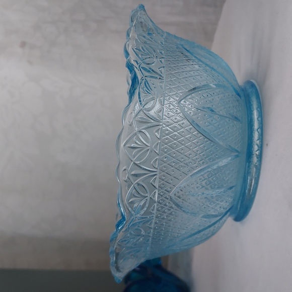 Ice blue etched floral star pattern serving dish decor catch all - Picture 1 of 14